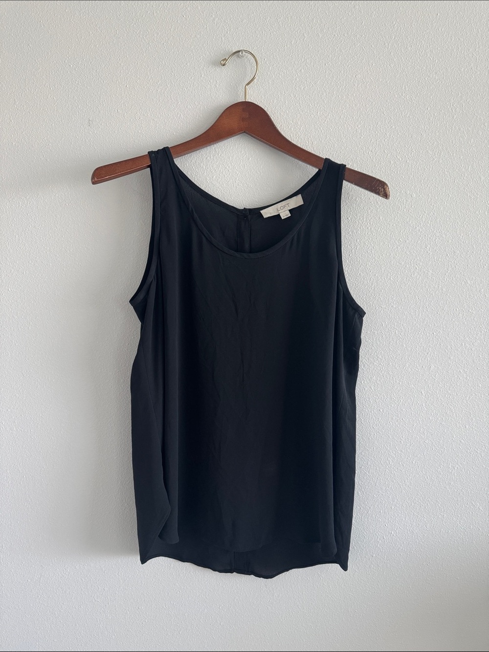 LOFT Black Scoop Neck Sleeveless Camisole. Button Back detail.